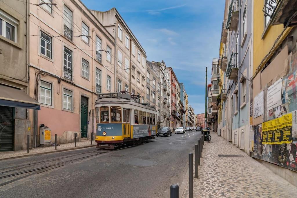 Apartment Charming Tram 28 W/ac, Heating Lissabon